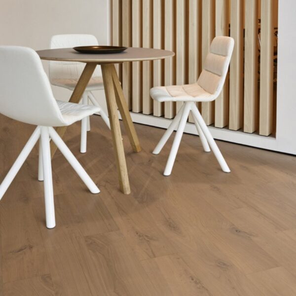 COREtec Pro Plus Long Planks Dome 50 RLV 1225. Weergave van het waterbestendige vinyl vloer in een woonruimte